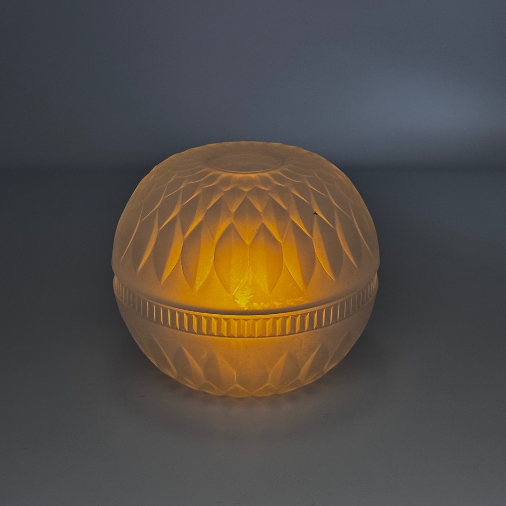 Indiana Glass Mt Vernon Lampe-Chandelle Frosted White Glass Candle Fairy Lamp - Picture 9 of 13